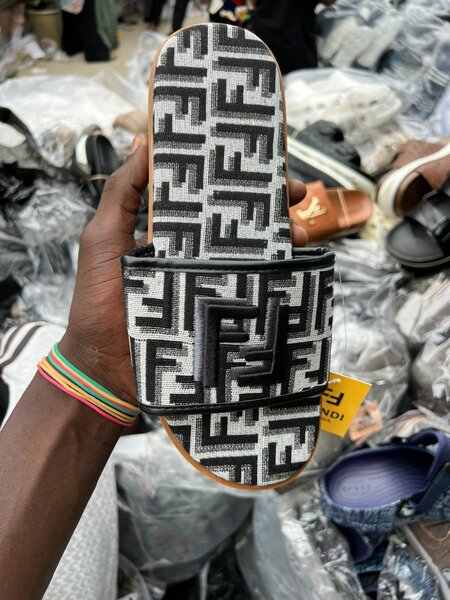 Tongs élégantes homme