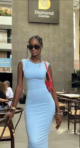 Robe moulante bleu pâle