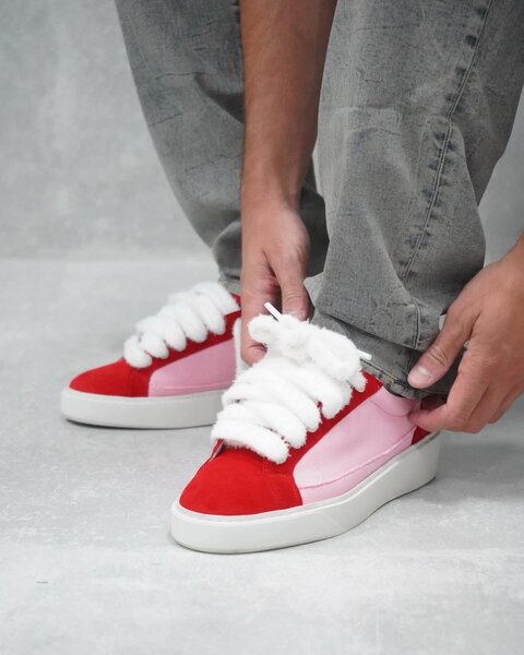 Chaussures rouges et roses