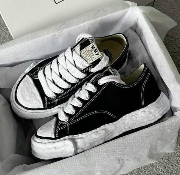 Baskets noires unisexes modernes