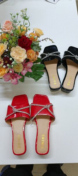 Sandales à talons brillants