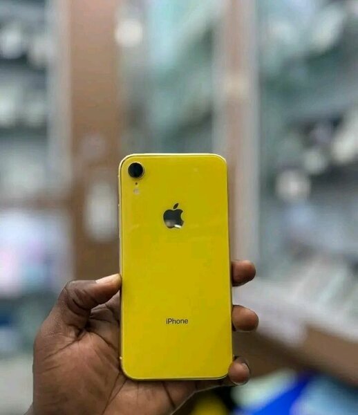 iPhone XR jaune