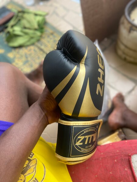 Gants de boxe en cuir noir