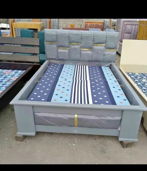 Lit double avec matelas et rangement