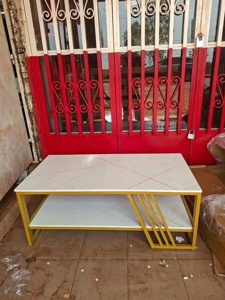 Table basse moderne en marbre et métal