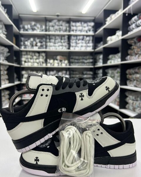 Baskets noires et blanches