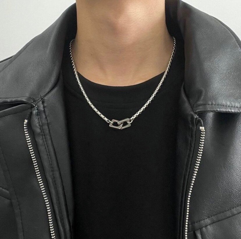 Collier homme style moderne