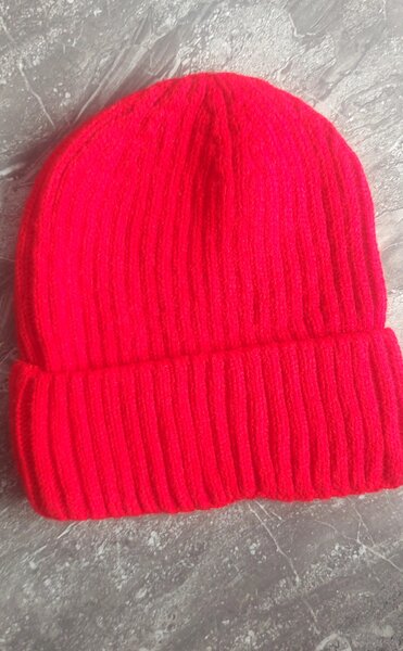 Bonnet tricot rouge vif