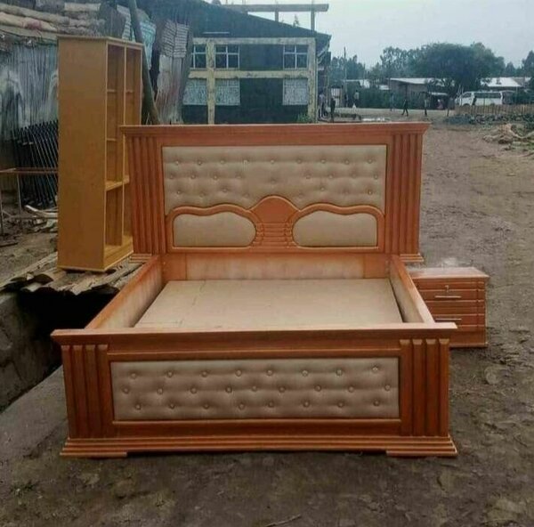 Lit double en bois avec rangement