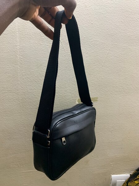 Sac bandoulière noir élégant