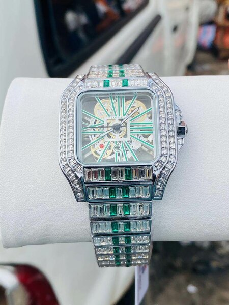 Montre luxe strass brillant