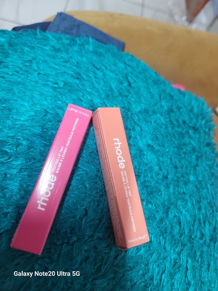 Rhode Rouge a lèvre teintee