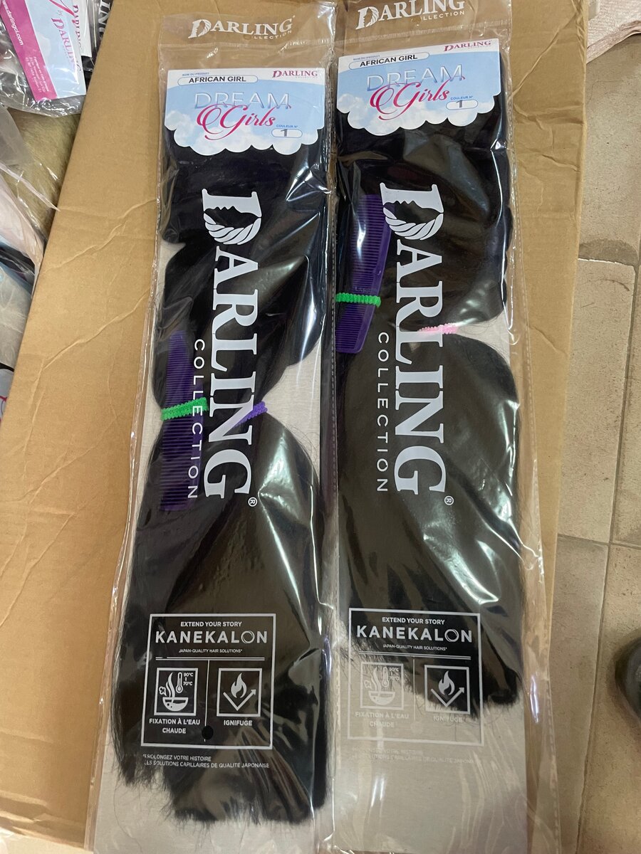 Extensions tressées rouges et noires