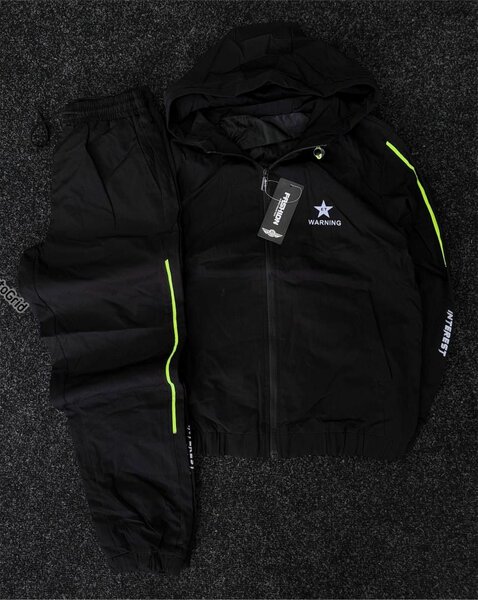 Ensemble sport noir fluo