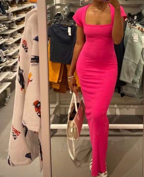 Robe moulante rose élégante