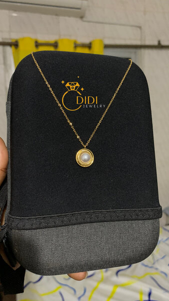 Collier en or avec pendentif