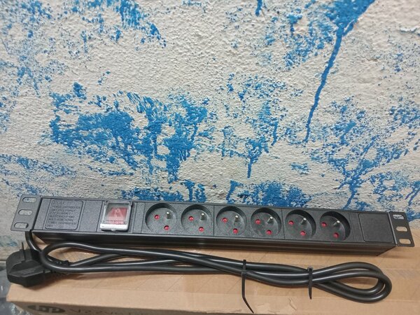 Unité de Distribution Électrique 19"