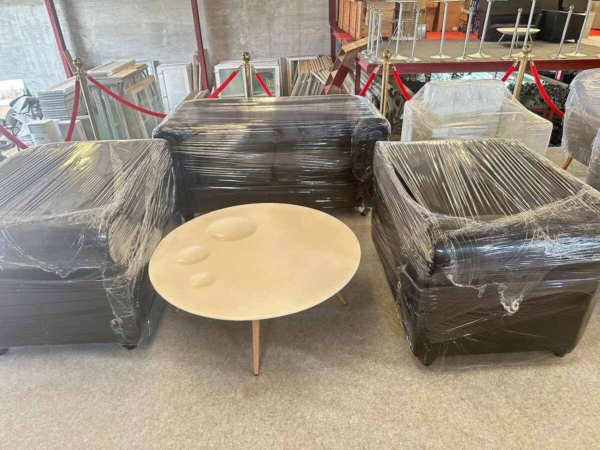 Ensemble canapé et fauteuils design en cuir noir