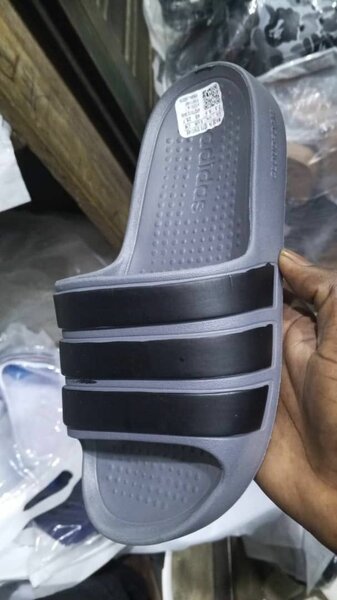 Sandales Adidas Gris pour Homme