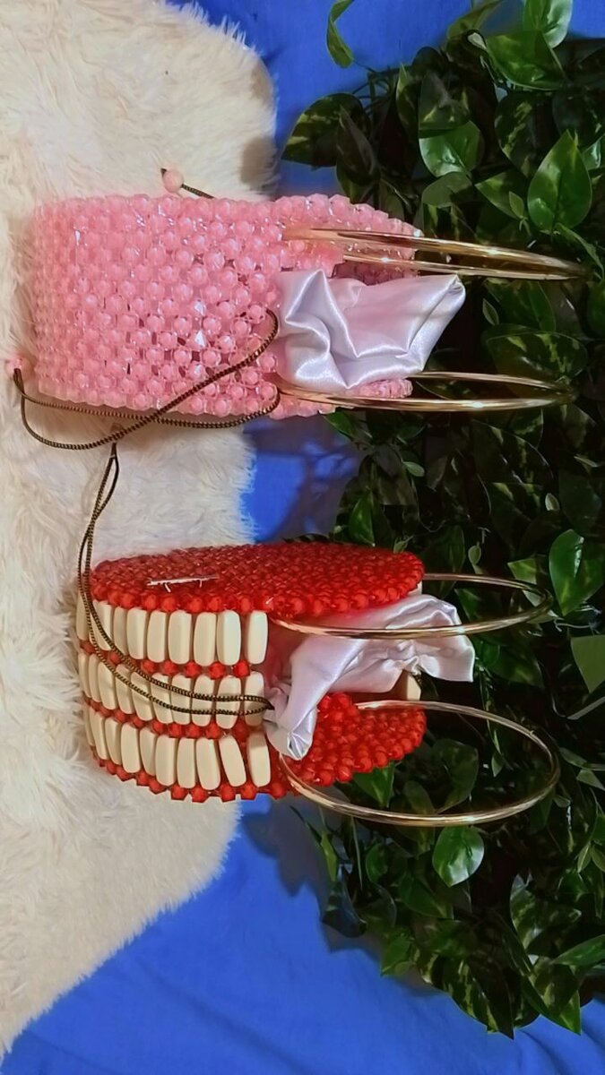 Sac perlé rond élégant