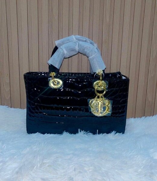 Sac à main noir en cuir luxe