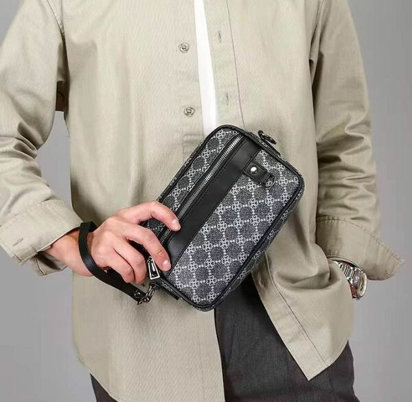 Sac bandoulière en cuir noir