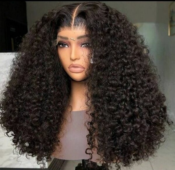 Perruque cheveux bouclés noirs