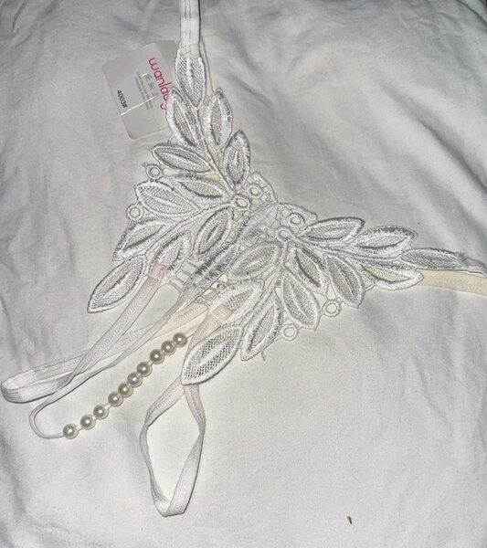 String de dentelle perlé