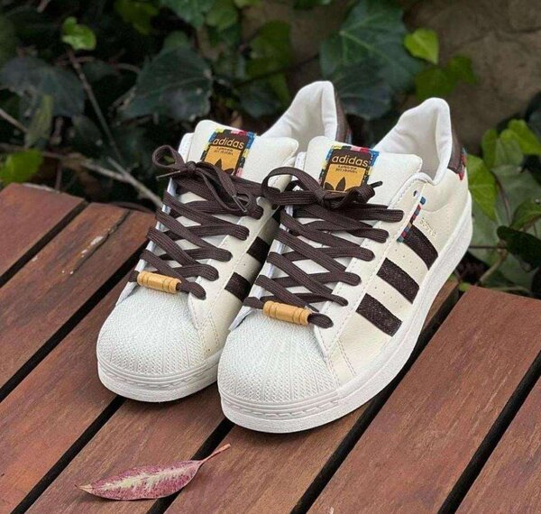 Chaussures Adidas blanches