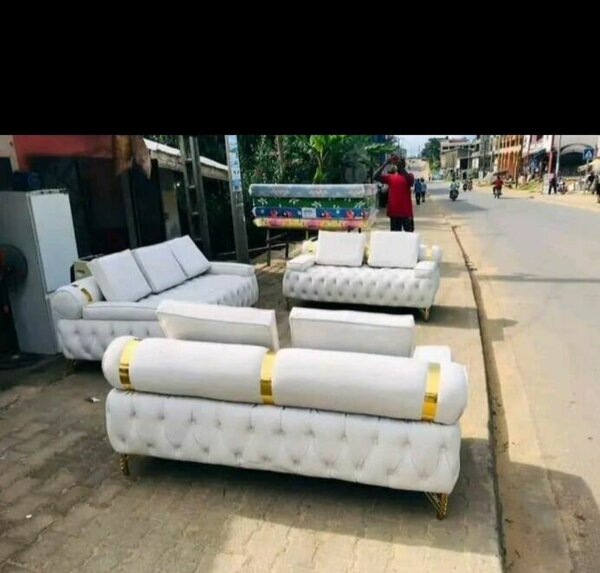 Ensemble canapé 3 places et 2 poufs