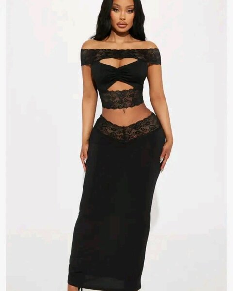 Ensemble jupe et crop top noir en dentelle