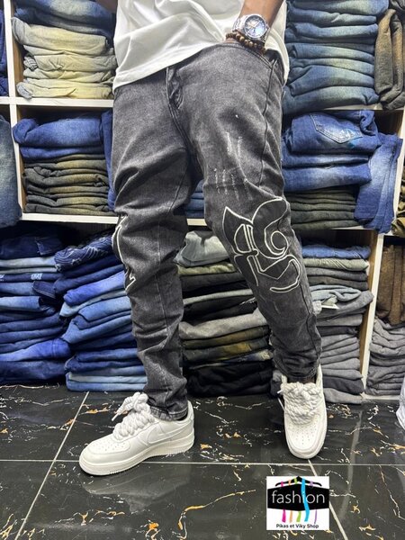 Jean noir graffiti tendance