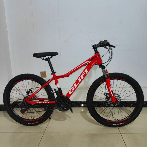 Vélo de montagne rouge GLIFI