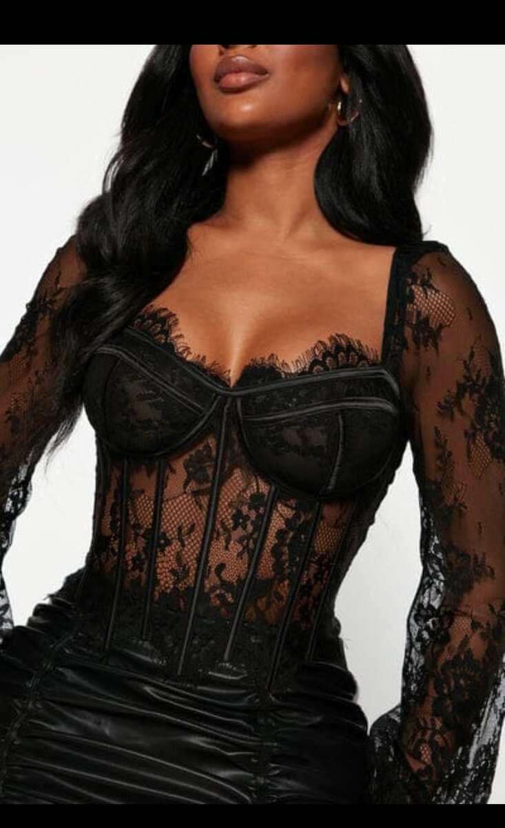 Corset en dentelle noir ou rouge