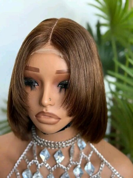 Perruque en dentelle courte