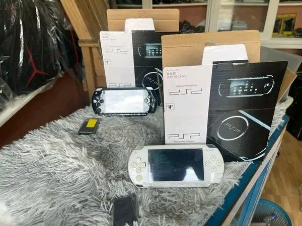 Console de jeu PSP blanche