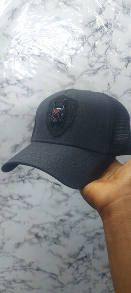 Casquette noire élégante