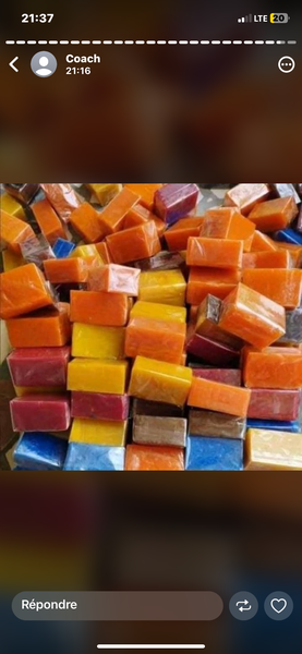 Savon artisanal coloré