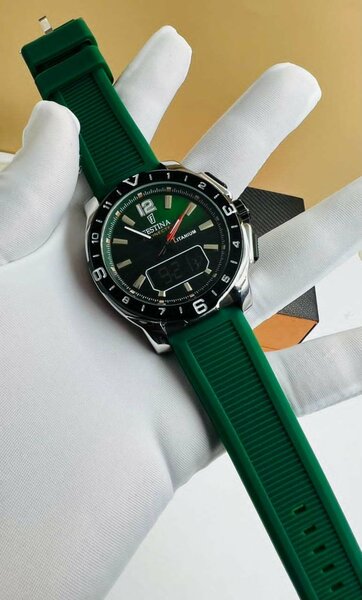 Montre numérique Festina sportive