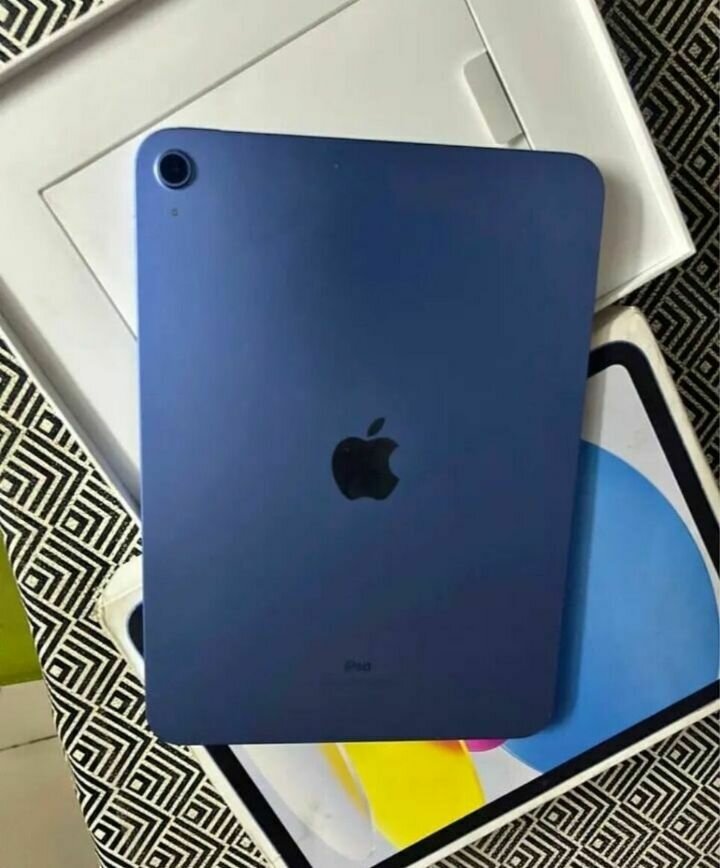 Apple iPad 10.2 bleu marine