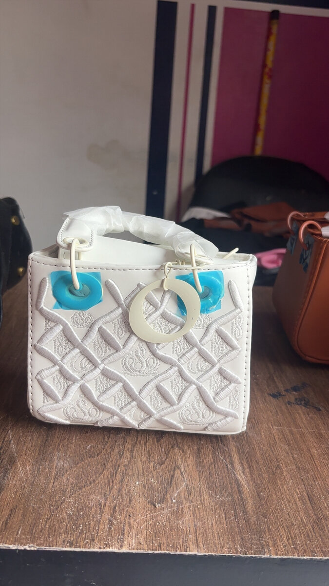 Sac à main blanc en cuir