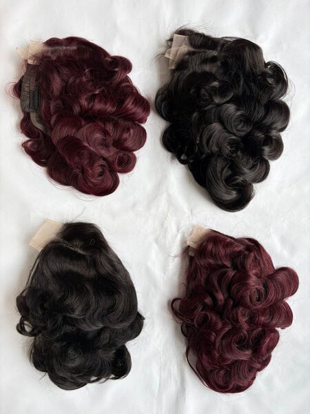 Perruques en dentelle bouclées