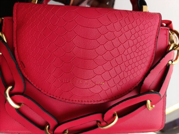 Sac à main en cuir texturé