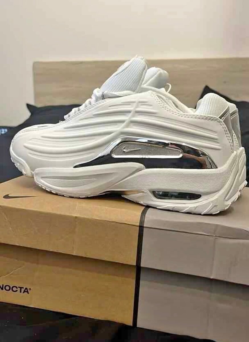 Chaussures Nike Air Max 270 Nocta blanches