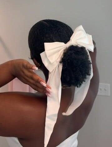 Joli noeud satiné pour cheveux