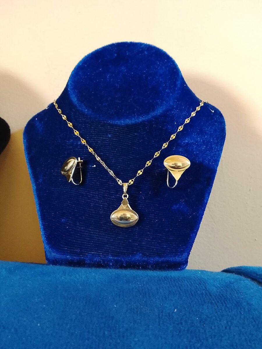 Ensemble collier et boucles oreilles