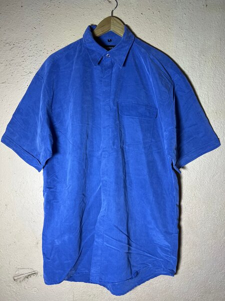 Chemise bleue à manches courtes