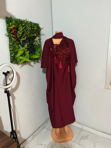 Robe élégante bordeaux femme