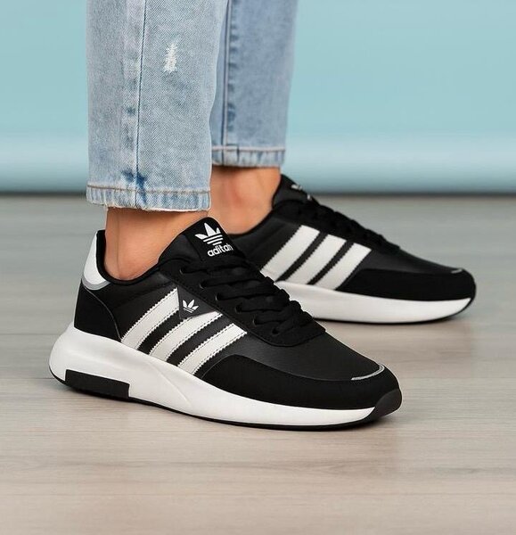 Baskets noires Adidas urbaines