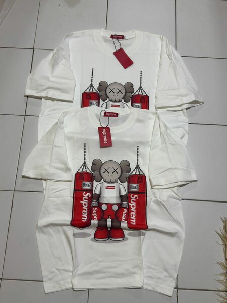 T-shirts graphiques KAWS Supreme